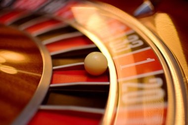 Hugo77 American Roulette betting interface showing chip placement and balance display during active spin